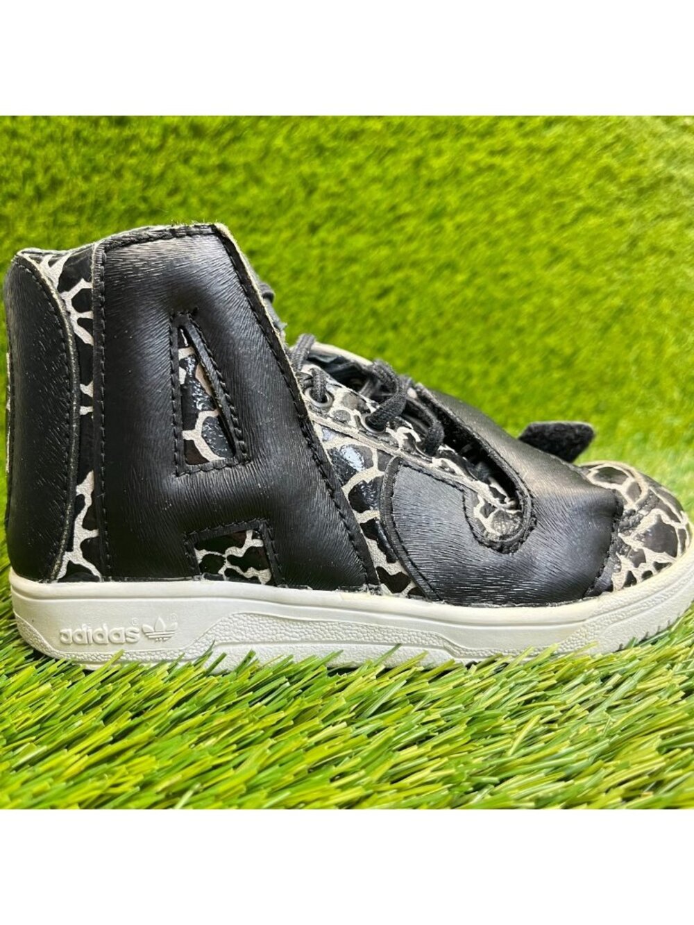 Adidas Jeremy Scott Letters Giraffe Boys Size 10K Black Athletic Shoes Sneakers